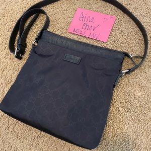 Authentic Gucci Crossbody Bag w/ dust bag